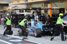 Victor Martins (FRA) ART Grand Prix makes a pit stop. 26.11.2023. Formula 2 Championship, Rd 14, Yas Marina Circuit, Abu Dhabi, UAE, Feature Race, Sunday.