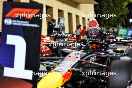 Pole sitter Max Verstappen (NLD) Red Bull Racing RB20 in qualifying parc ferme. 01.03.2024. Formula 1 World Championship, Rd 1, Bahrain Grand Prix, Sakhir, Bahrain, Qualifying Day.