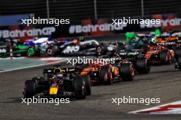 Max Verstappen (NLD) Red Bull Racing RB20 leads at the start of the race. 02.03.2024. Formula 1 World Championship, Rd 1, Bahrain Grand Prix, Sakhir, Bahrain, Race Day.