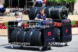 Red Bull Racing mechanic with wet and intermediate Pirelli tyres. 28.02.2024. Formula 1 World Championship, Rd 1, Bahrain Grand Prix, Sakhir, Bahrain, Preparation Day.