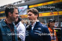 (L to R): Marc Hynes (GBR) with James Vowles (GBR) Williams Racing Team Principal on the grid. 21.04.2024. Formula 1 World Championship, Rd 5, Chinese Grand Prix, Shanghai, China, Race Day.