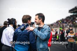 (L to R): James Vowles (GBR) Williams Racing Team Principal with Marc Hynes (GBR) on the grid. 21.04.2024. Formula 1 World Championship, Rd 5, Chinese Grand Prix, Shanghai, China, Race Day.