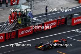 Race winner Max Verstappen (NLD) Red Bull Racing RB20 takes the chequered flag at the end of the race. 21.04.2024. Formula 1 World Championship, Rd 5, Chinese Grand Prix, Shanghai, China, Race Day.