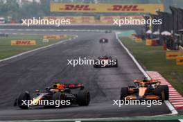 (L to R): Max Verstappen (NLD) Red Bull Racing RB20 and Oscar Piastri (AUS) McLaren MCL38 battle for position. 21.04.2024. Formula 1 World Championship, Rd 5, Chinese Grand Prix, Shanghai, China, Race Day.