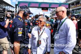 (L to R): Adrian Newey (GBR) Red Bull Racing Chief Technical Officer with Mario Andretti (USA) on the grid. 05.05.2024. Formula 1 World Championship, Rd 6, Miami Grand Prix, Miami, Florida, USA, Race Day.