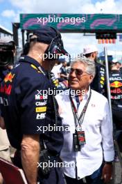 (L to R): Adrian Newey (GBR) Red Bull Racing Chief Technical Officer with Mario Andretti (USA) on the grid. 05.05.2024. Formula 1 World Championship, Rd 6, Miami Grand Prix, Miami, Florida, USA, Race Day.
