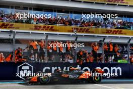 Race winner Lando Norris (GBR) McLaren MCL38 celebrates as he passes his team at the end of the race. 05.05.2024. Formula 1 World Championship, Rd 6, Miami Grand Prix, Miami, Florida, USA, Race Day.