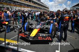 Max Verstappen (NLD) Red Bull Racing RB20 on the grid. 04.05.2024. Formula 1 World Championship, Rd 6, Miami Grand Prix, Miami, Florida, USA, Sprint and Qualifying Day.