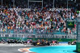Max Verstappen (NLD) Red Bull Racing RB20 leads at the start of Sprint. 04.05.2024. Formula 1 World Championship, Rd 6, Miami Grand Prix, Miami, Florida, USA, Sprint and Qualifying Day.
