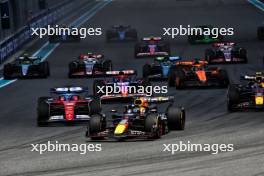Max Verstappen (NLD) Red Bull Racing RB20 leads at the start of Sprint. 04.05.2024. Formula 1 World Championship, Rd 6, Miami Grand Prix, Miami, Florida, USA, Sprint and Qualifying Day.