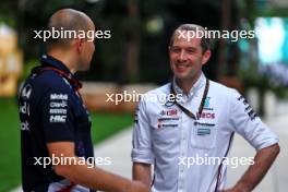 (L to R): Gianpiero Lambiase (ITA) Red Bull Racing Engineer with Marcus Dudley (GBR) Mercedes AMG F1 Race Engineer. 04.05.2024. Formula 1 World Championship, Rd 6, Miami Grand Prix, Miami, Florida, USA, Sprint and Qualifying Day.