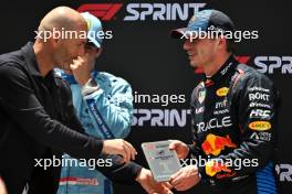 (L to R): Zinedine Zidane (FRA) Football Manager and Alpine Ambassador with Sprint winner Max Verstappen (NLD) Red Bull Racing in parc ferme. 04.05.2024. Formula 1 World Championship, Rd 6, Miami Grand Prix, Miami, Florida, USA, Sprint and Qualifying Day.