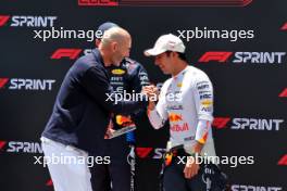 (L to R): Zinedine Zidane (FRA) Football Manager and Alpine Ambassador with Sergio Perez (MEX) Red Bull Racing in Sprint parc ferme. 04.05.2024. Formula 1 World Championship, Rd 6, Miami Grand Prix, Miami, Florida, USA, Sprint and Qualifying Day.