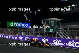 Race winner Max Verstappen (NLD) Red Bull Racing RB20 takes the chequered flag at the end of the race. 09.03.2024. Formula 1 World Championship, Rd 2, Saudi Arabian Grand Prix, Jeddah, Saudi Arabia, Race Day.