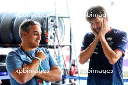 (L to R): Juan Pablo Montoya (COL) with Alexander Albon (THA) Williams Racing. 09.03.2024. Formula 1 World Championship, Rd 2, Saudi Arabian Grand Prix, Jeddah, Saudi Arabia, Race Day.
