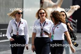 Susie Wolff (GBR) F1 Academy Managing Director (Left). 09.03.2024. Formula 1 World Championship, Rd 2, Saudi Arabian Grand Prix, Jeddah, Saudi Arabia, Race Day.
