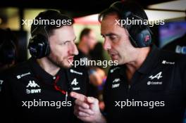 (L to R): Stuart Barlow (GBR) Alpine F1 Team Performance Engineer with Jason Milligan (GBR) Alpine F1 Team Chief Mechanic. 23.02.2024. Formula 1 Testing, Sakhir, Bahrain, Day Three.