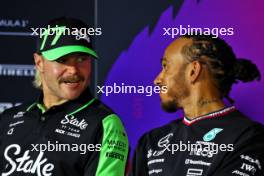 (L to R): Valtteri Bottas (FIN) Sauber and Lewis Hamilton (GBR) Mercedes AMG F1 in the FIA Press Conference. 23.02.2024. Formula 1 Testing, Sakhir, Bahrain, Day Three.