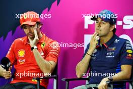 (L to R): Carlos Sainz Jr (ESP) Ferrari and Sergio Perez (MEX) Red Bull Racing in the FIA Press Conference. 21.02.2024. Formula 1 Testing, Sakhir, Bahrain, Day One.