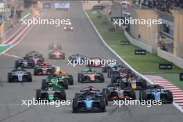 Jak Crawford (USA) Dams leads at the start of the race. 01.03.2024. FIA Formula 2 Championship, Rd 1, Sprint Race, Sakhir, Bahrain, Friday.