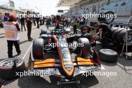 Enzo Fittiapldi (BRA) Van Amersfoort Racing on the grid. 02.03.2024. FIA Formula 2 Championship, Rd 1, Feature Race, Sakhir, Bahrain, Saturday.